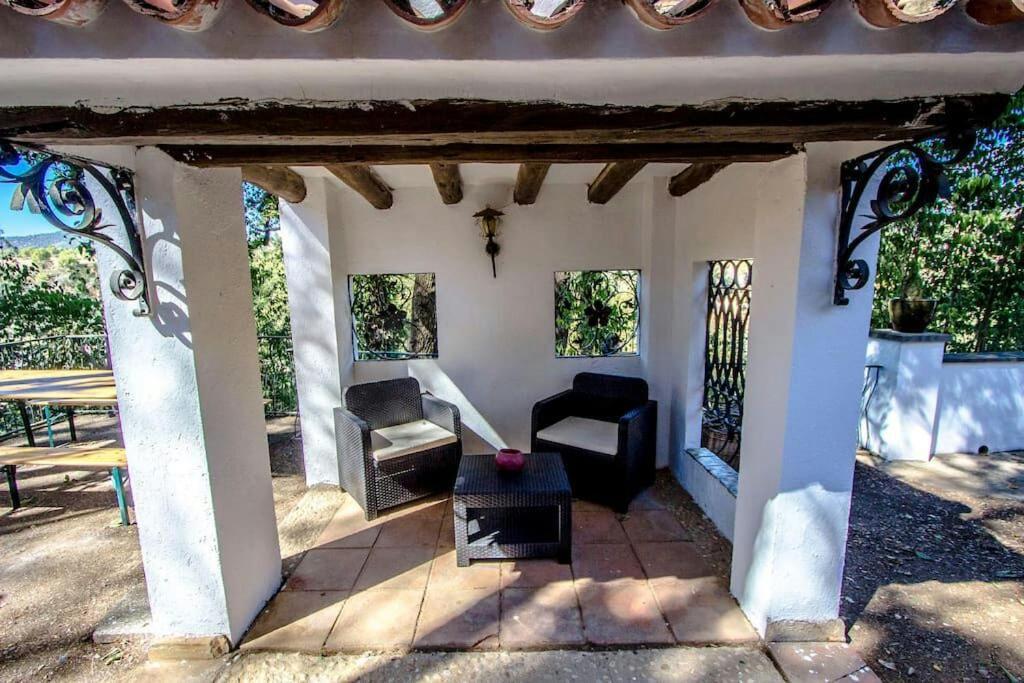 Les Canyes Cottage, Private Villa Resort Piera Room photo